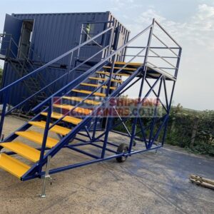 MOBILE LADDER FOR CONTAINERS IN STORAGE YARD